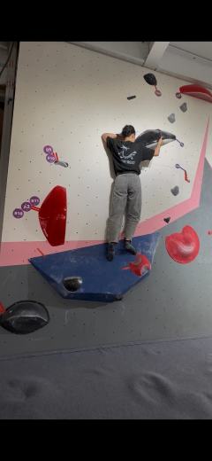 还吃了两片好吃的蛋糕，见到了网友
虽然我是个爬得菜的小透明，