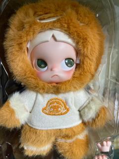 一代不是亲生的，二代也不是亲生的，这次的二代肤色偏向于冷白皮