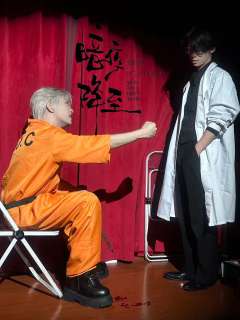 “如果神要遗弃你，那就连我一起……”
“你不是一个人”
体验