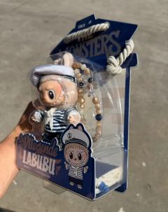 泡泡玛特 飞翔的labubu系列- Labubu水手搪胶毛绒