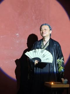 “都让让,蕞权威的引导型父亲来了”
究竟是谁当上了搬山的女