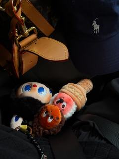 😁
拿到了
星星人-欢迎来到月球表面
还是很可爱的嘛
个个