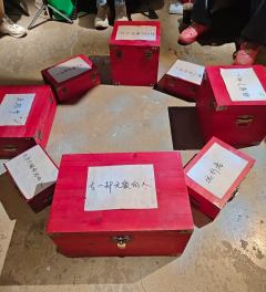 作为一种全新的剧本杀模式的作品,首次在剧本杀中出现了8选6的