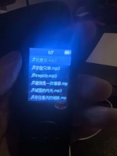野菩萨，你不是真菩萨，你渡不了野草。
我们野草
只渴望太阳和