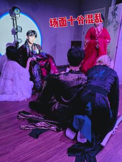 你有多久没在小黑屋以泪洗面了😭
《醉凌云》居然用大白话文笔