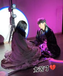 你有多久没在小黑屋以泪洗面了😭
《醉凌云》居然用大白话文笔