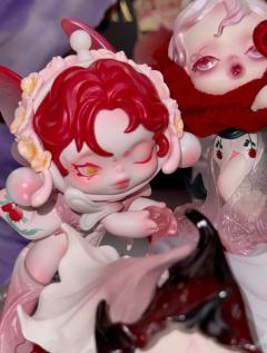 永远可以相信SKULLPANDA的美学封神！
新品花的四幕戏