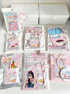 一套文创打包了很多份小礼物，零食大礼包！好好看的文创