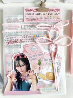 一套文创打包了很多份小礼物，零食大礼包！好好看的文创