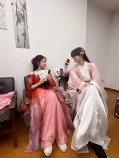 “你会永远陪着我吗？”
“我的意思是，一直。”
阿忱，云塘宫