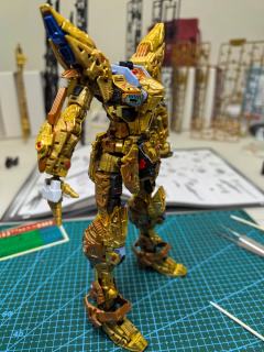 整体拼装体验很丝滑，零件锐度和漆面都很不错，万代的隐藏水口让