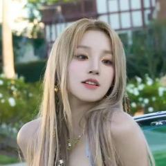 宋雨琦：白鹿来比美吧！
白鹿：那来吧。