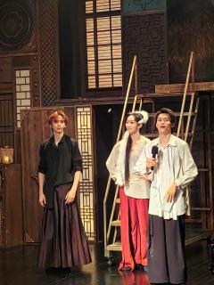 蛮有意思的。还想再看一次
黑狐龇牙吱哇确实有点吓人