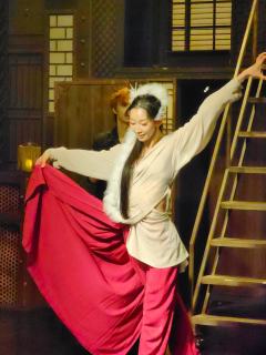 蛮有意思的。还想再看一次
黑狐龇牙吱哇确实有点吓人