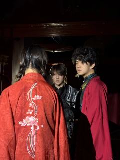 日日长相望 宛转不离心
见君行坐处 一似火烧身
店家:青丘