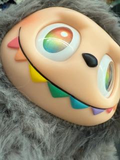 总结:
买了一个假货后,再买一个真的对比才知道,看眼睛就能知