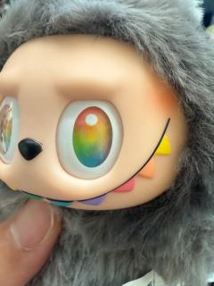 总结:
买了一个假货后,再买一个真的对比才知道,看眼睛就能知