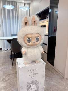 泡泡玛特LABUBU大天使ZIMOMO 
全新未拆封正品闷包