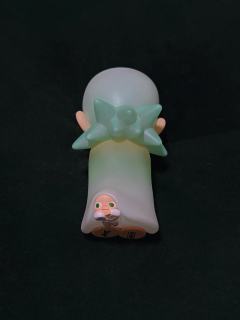 家人们谁懂啊，猫眼zsiga尊的很酷！
带刺的头发和手警惕地