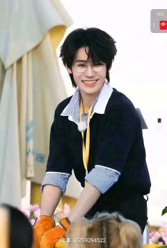 杨紫vs赵露思
杨紫说了换白鹿
赵露思输了换沈阳的娃娃代露娃