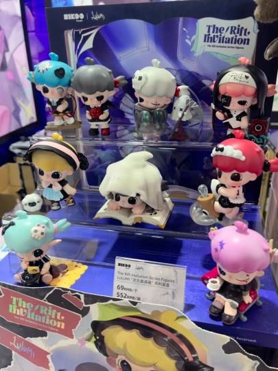 惊艳亮相，设计语言独树一帜！每一件作品都堪称视觉盛宴，精准击中潮玩爱好者的收藏欲。