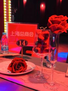 边吃饭边看剧的快乐🎊谁懂呀？一进门就被民国宴会现场惊艳到了