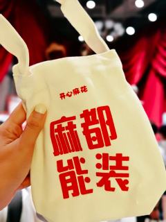 边吃饭边看剧的快乐🎊谁懂呀？一进门就被民国宴会现场惊艳到了