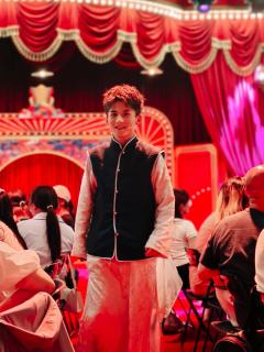 边吃饭边看剧的快乐🎊谁懂呀？一进门就被民国宴会现场惊艳到了