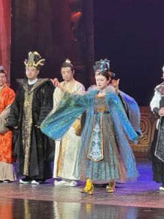 地府爆笑局，PLUS更尽兴☝️

❤️推荐理由
第一部看的开