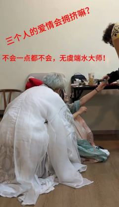 《反骨》是一种很新颖的剧本杀啦，剧本杀中夹杂系统，但是感觉估