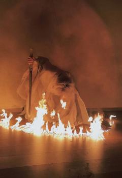 《反骨》是一种很新颖的剧本杀啦，剧本杀中夹杂系统，但是感觉估