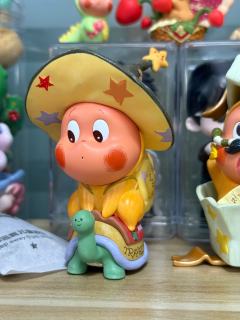 这也属于星星人的擦色工艺吗，帽檐下面一块块白色，乌龟脚底好像