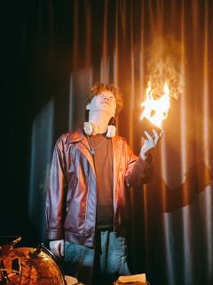 剧本名：流氓叙事
人数：6人（3女2男1随意）
类型：情感 