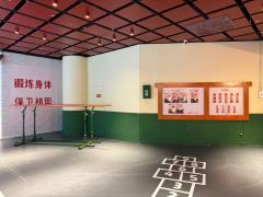 时长：110分，无休息。
布景不错，有种回到校园的感觉，板报