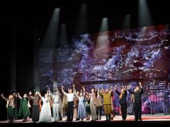 今年红剧特别多，好听的剧《夜幕下的哈尔滨》必须挣得一席之地。