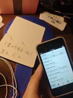 “我找来冠冕堂皇的理由。”“说他是我人生的战友。”“可他是我