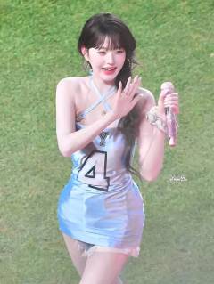 希望小圆能永远穿自己最喜欢的衣服 不再被公司绑架 活出精彩的