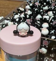 泡泡玛特25年成都限定sp，麻上发财。好好看喔🥰🥰😍�