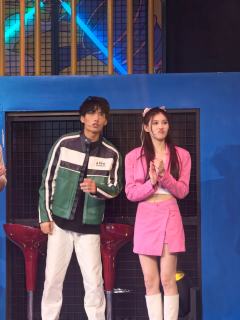 《疯狂星友团》:沉浸式探案综艺,追星新体验
一、剧情简介