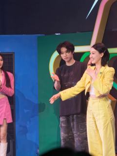 《疯狂星友团》:沉浸式探案综艺,追星新体验
一、剧情简介