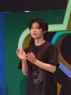 《疯狂星友团》:沉浸式探案综艺,追星新体验
一、剧情简介