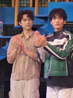 《疯狂星友团》:沉浸式探案综艺,追星新体验
一、剧情简介