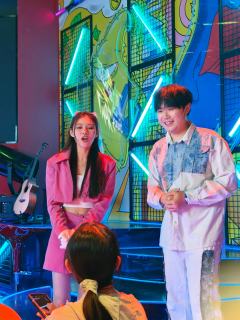 《疯狂星友团》:沉浸式探案综艺,追星新体验
一、剧情简介