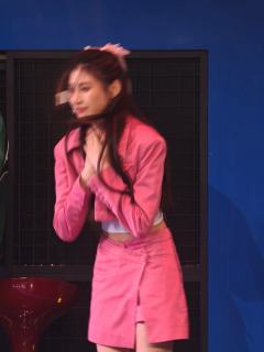 《疯狂星友团》:沉浸式探案综艺,追星新体验
一、剧情简介