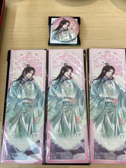 线下六发：4个春怜，1个夏花，1个冬花（图1图2）线上四发：3个冬花，1个夏花（图3图4）想要秋怜啊，复数三个春怜，还都是票(˃ ⌑ ˂ഃ )这是要春怜配冬花嘛(ᇂ_ᇂ|||)