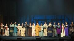 历史上短短几十字，居然可以丰富成一部3小时的舞台剧。
没有看