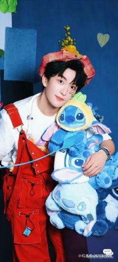 幼儿园放学了，快来接元元宝宝