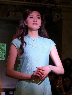 没有想到百年老洋房白公馆里居然藏着一个沪剧小剧场，上一轮超高