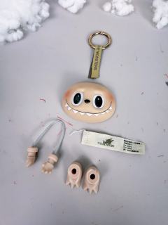 第一次自己改娃，成功🏅
马卡龙太妃糖糖拆的脸，手脚和挂绳。