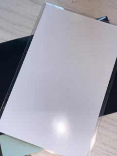 求告知，收了一张卡，卡背翻过来的时候是白的，这是真的吗，是泡